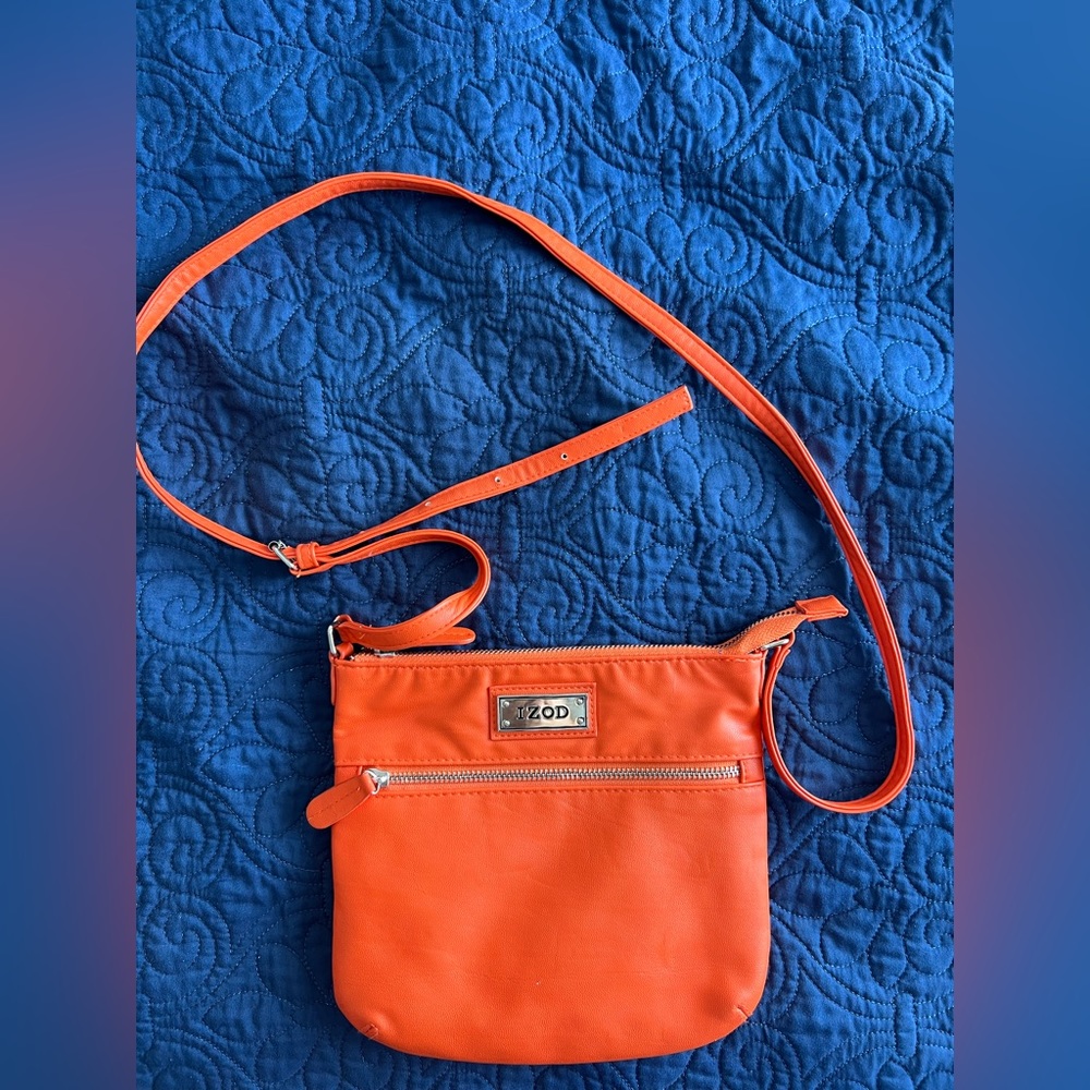 Like new Izod orange shoulder purse.  Inside is blue.  Great for fall.